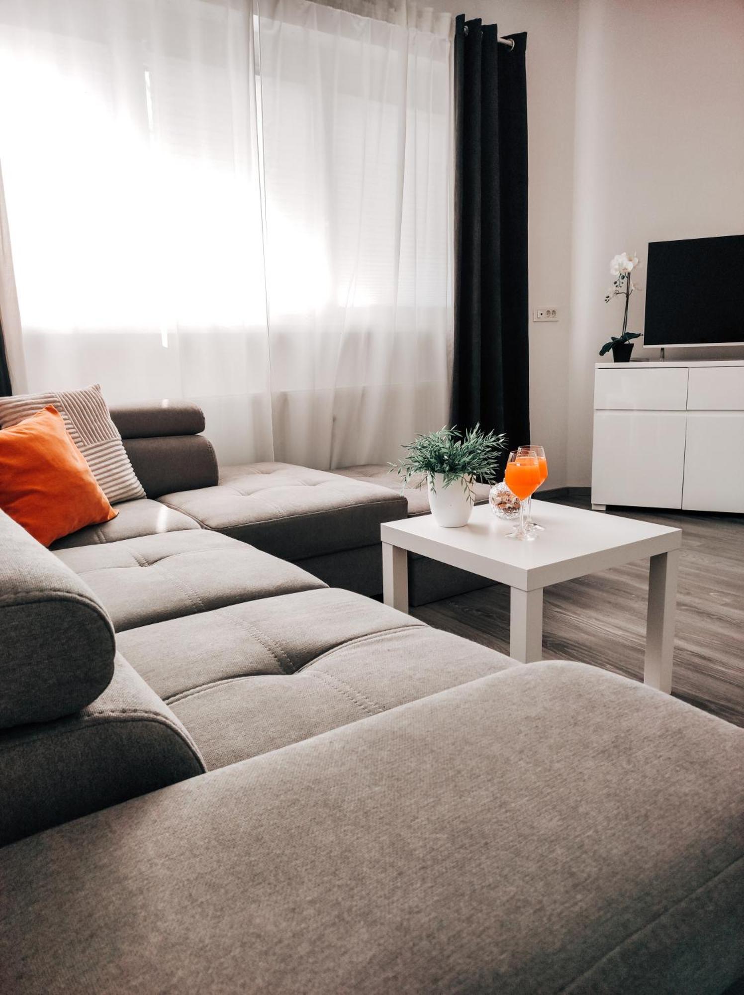 Apartment Kino リュブリャナ エクステリア 写真